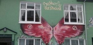 Versteckte Kunstwerke in den Seitenstraßen von Reykjavik