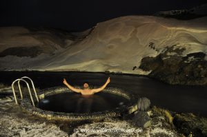 Florian in einem Hotpot in Hveragerði in Island