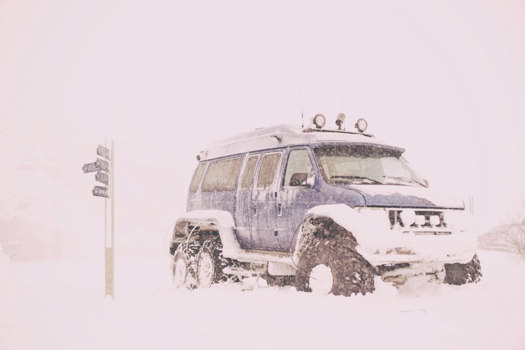 Superjeep Zeit: Island im Winter