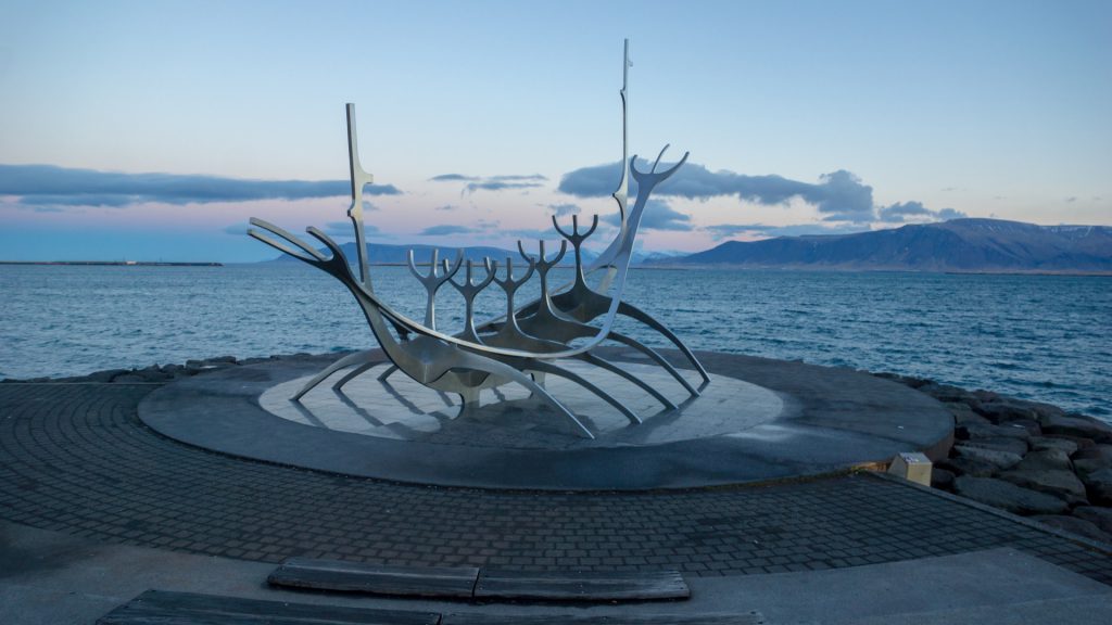 Der Sun Voyager auf dem Weg zum alten Hafen in Reykjavik: Völlig kostenlos