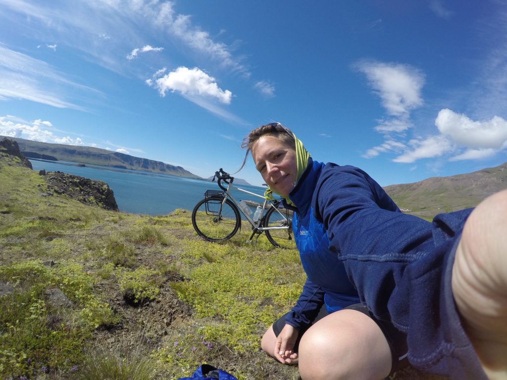 Tanja Ney bei ihrer Radtour durch Island