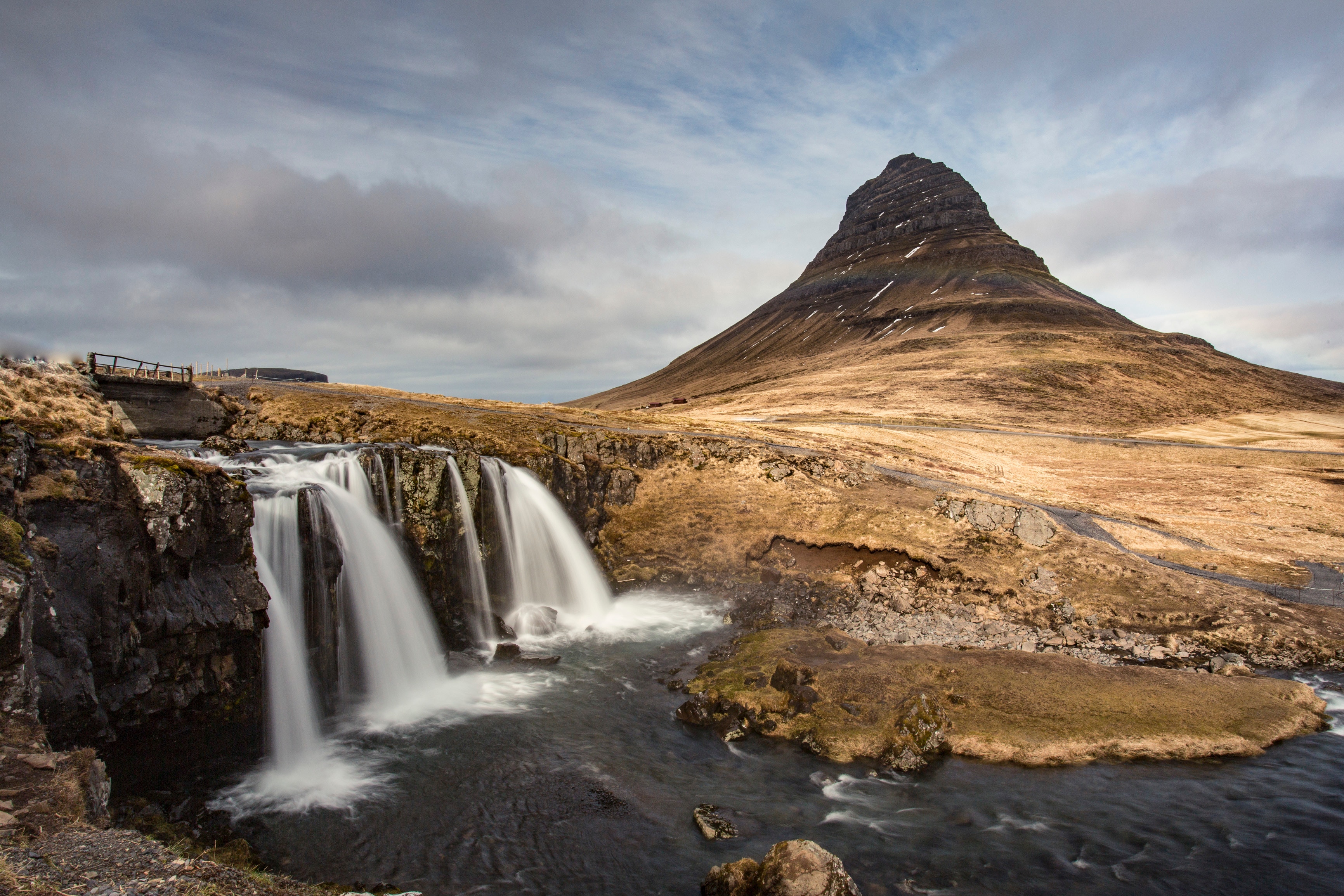 Kirkjufell auf Snæfellsnes, einer von Islands schönsten Wasserfällen