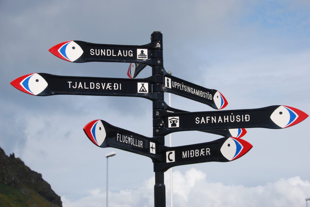 Wegweiser auf Vestmannaeyjar (Foto: https://www.flickr.com/photos/vestman/)