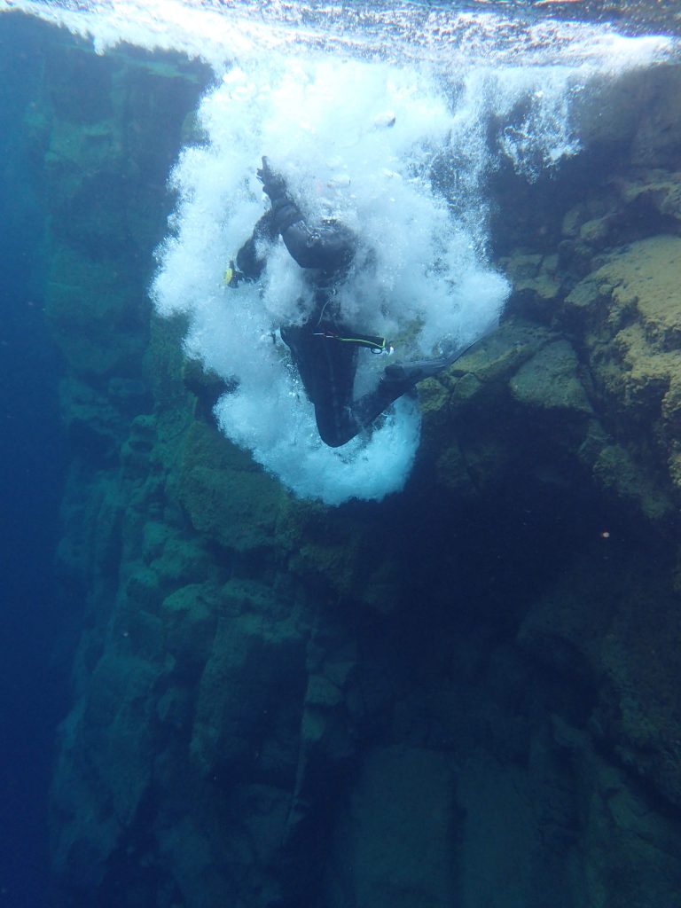 Tauchen in Bjarnagjá in Island