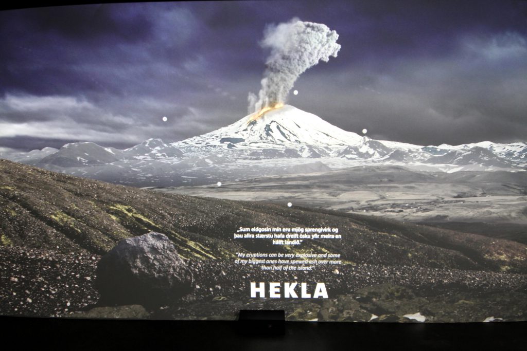 Der Vulkan Hekla, dargestellt im großen Panorama der Vulkane im Lava Center in Island