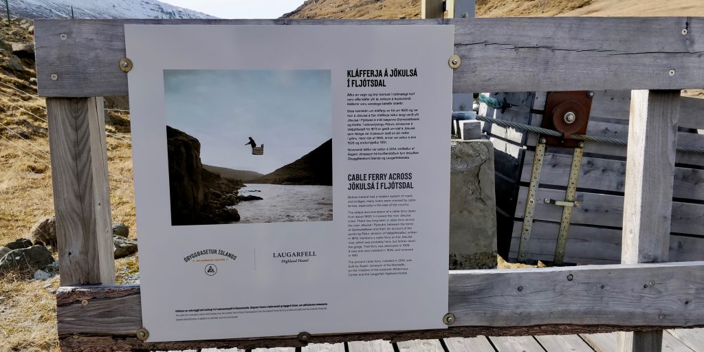 Die Seilbahn am Wilderness Center führt über einen kleinen Fluss zu einer verlassenen Farm